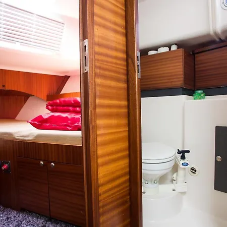 Jacht Motorowy Nautika 1000 Bateau-hôtel Wilkasy (Gizycko)