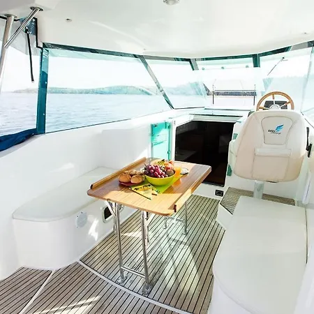 Botel Jacht Motorowy Nautika 1000